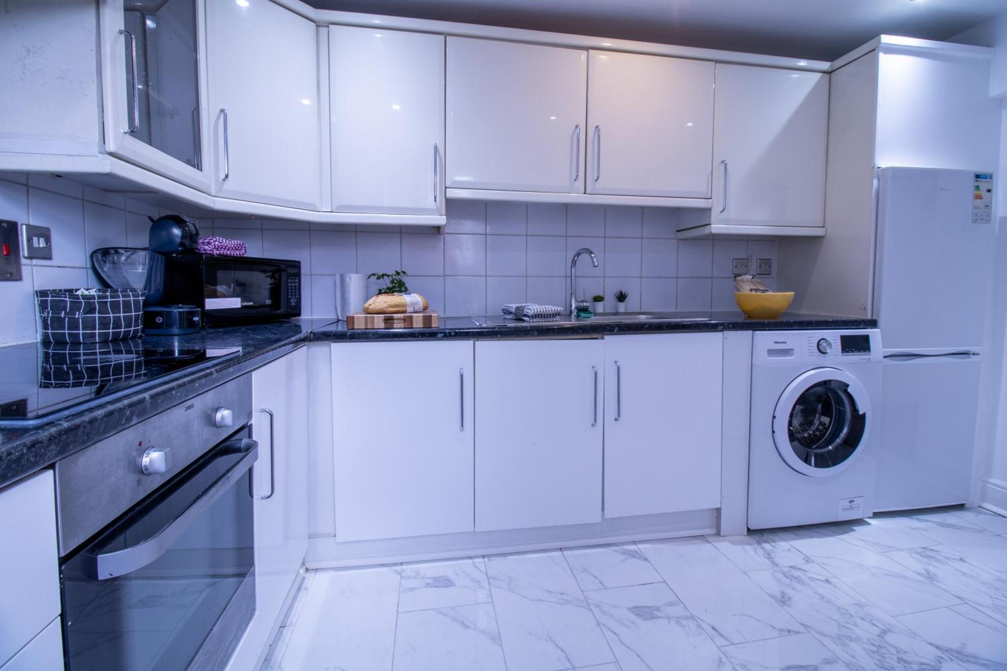 Luxurious 1-Bedroom Penthouse On Oxford Street 11G ลอนดอน ภายนอก รูปภาพ