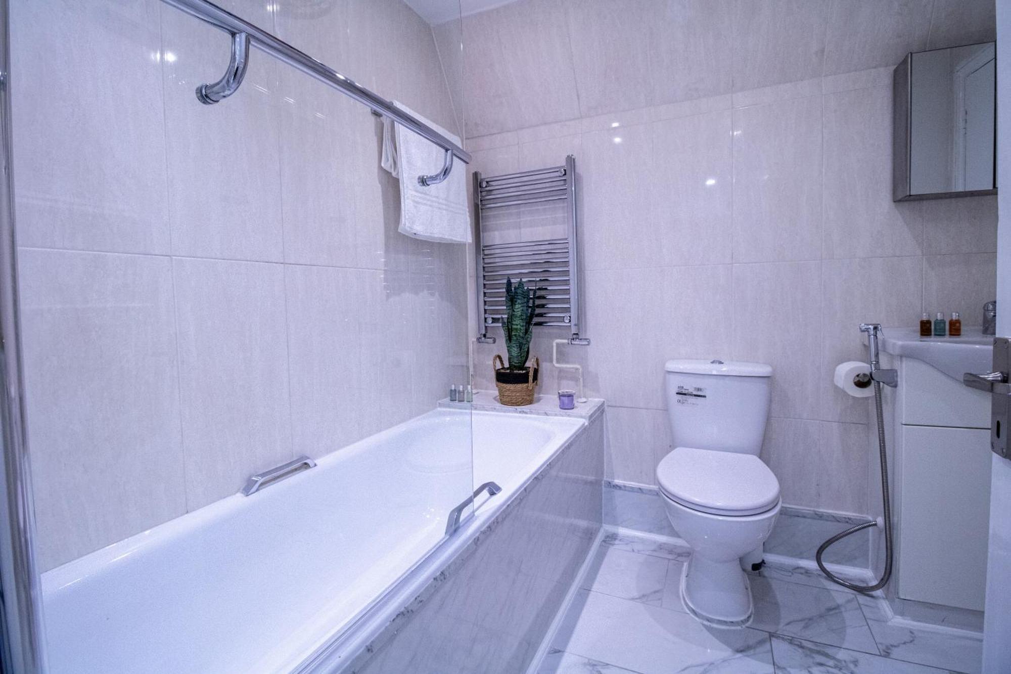 Luxurious 1-Bedroom Penthouse On Oxford Street 11G ลอนดอน ภายนอก รูปภาพ