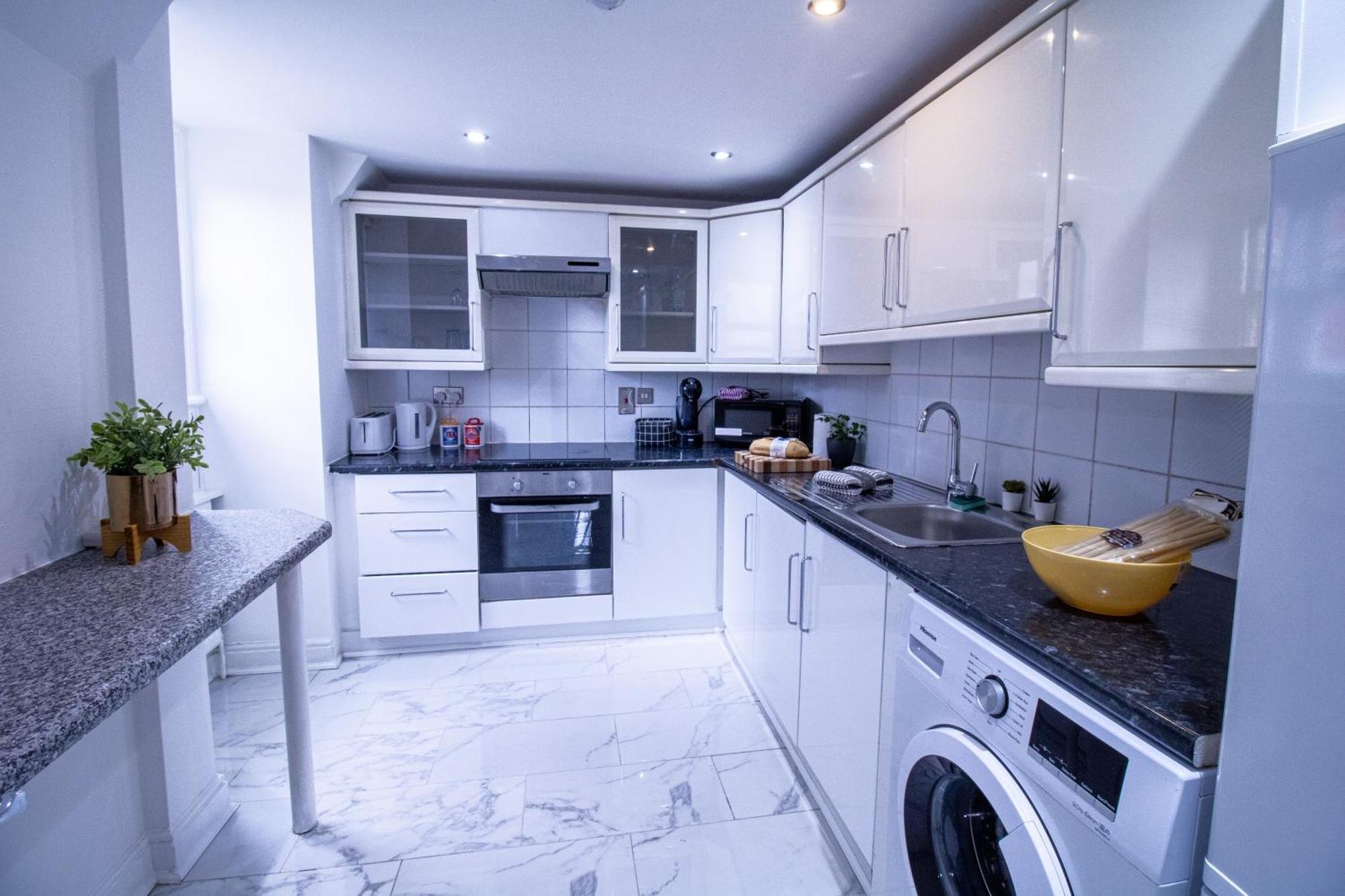 Luxurious 1-Bedroom Penthouse On Oxford Street 11G ลอนดอน ภายนอก รูปภาพ
