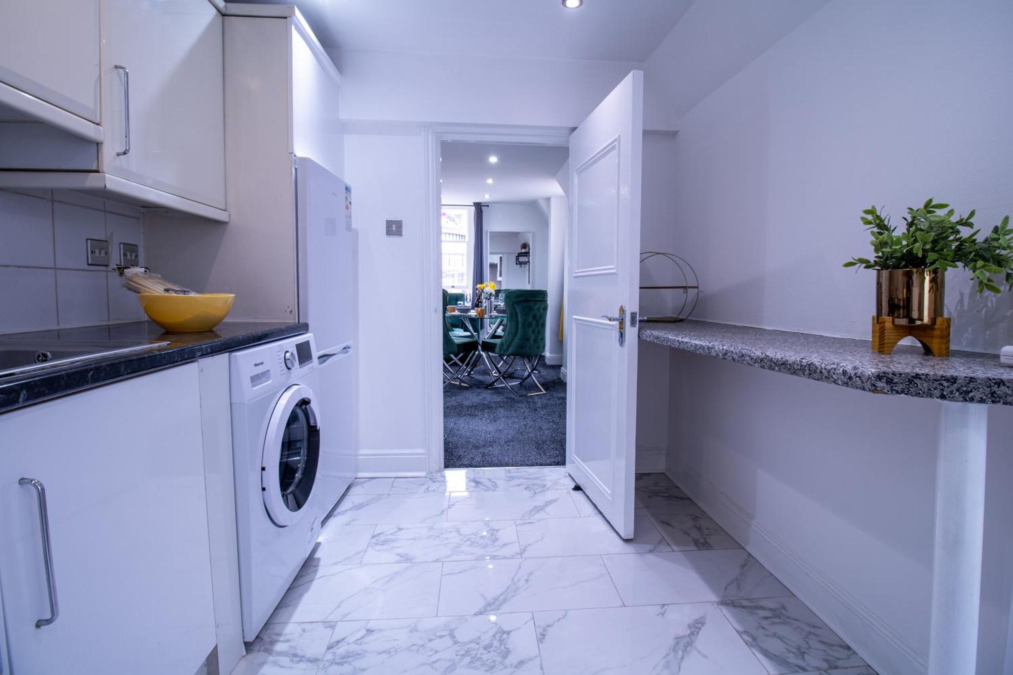 Luxurious 1-Bedroom Penthouse On Oxford Street 11G ลอนดอน ภายนอก รูปภาพ