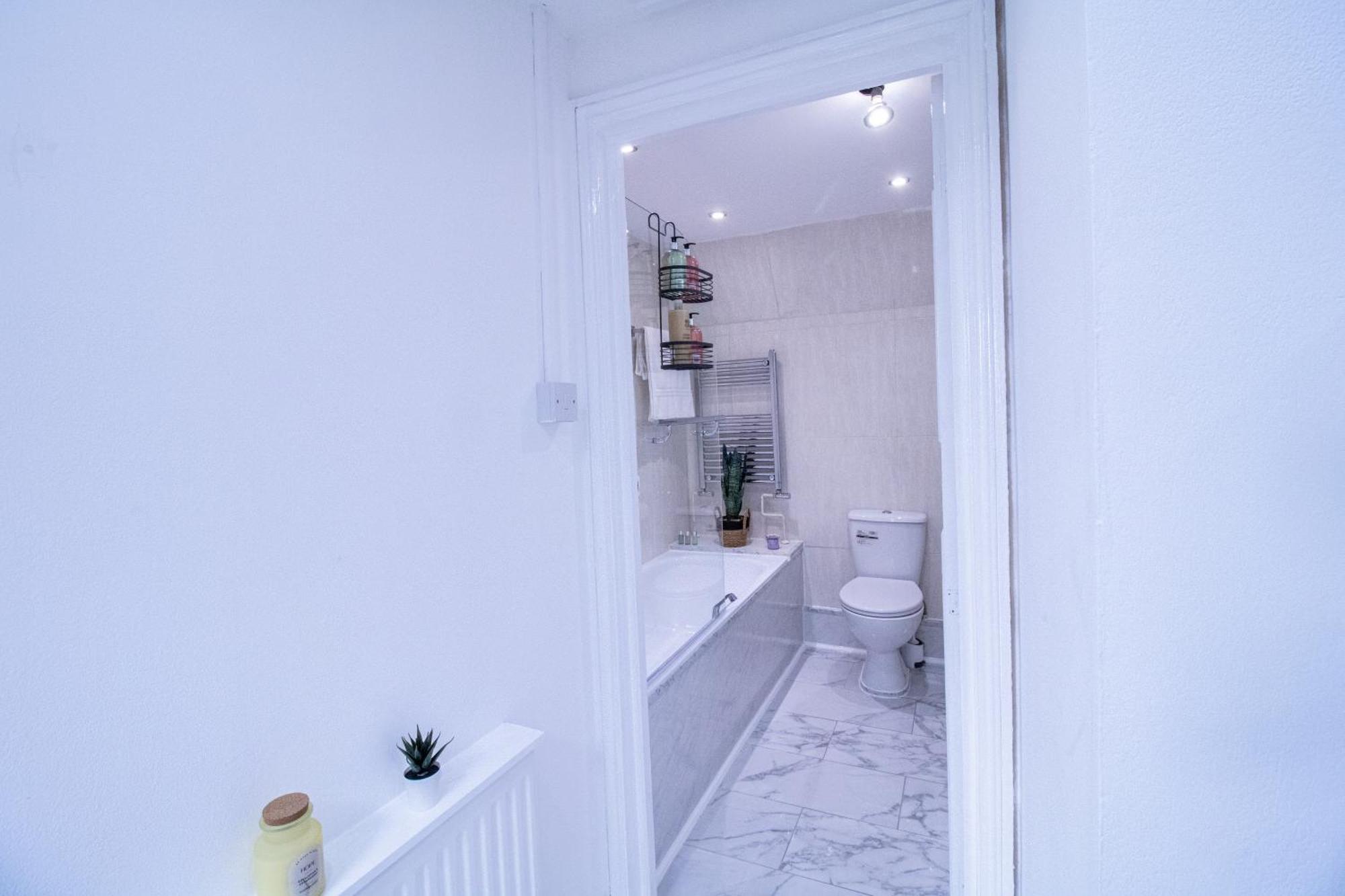Luxurious 1-Bedroom Penthouse On Oxford Street 11G ลอนดอน ภายนอก รูปภาพ