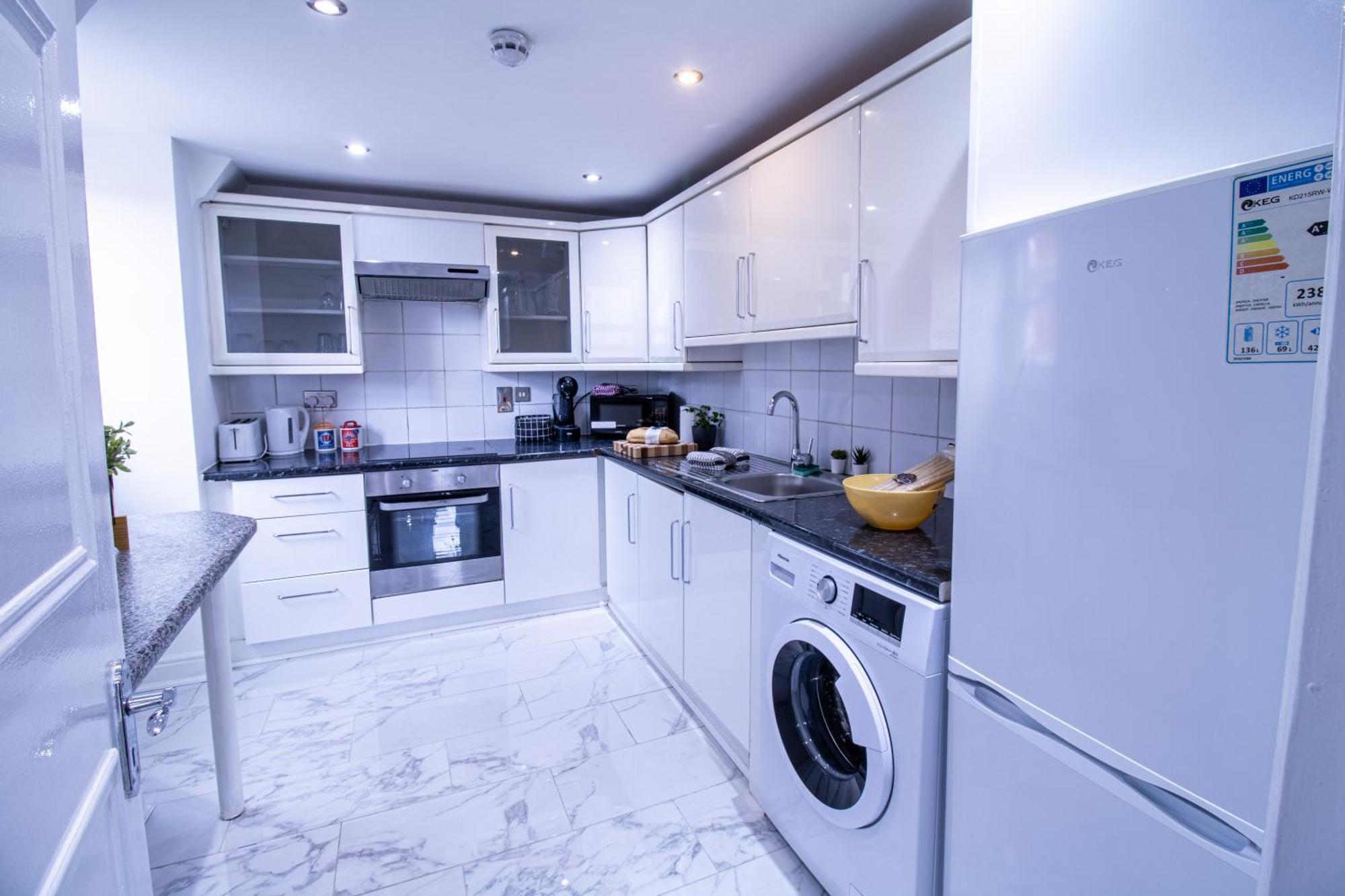 Luxurious 1-Bedroom Penthouse On Oxford Street 11G ลอนดอน ภายนอก รูปภาพ